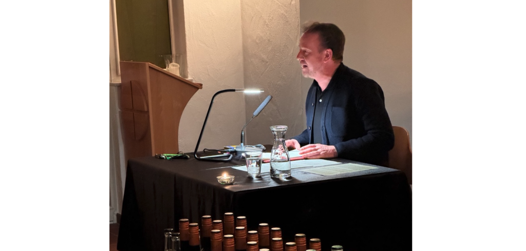 Spannende Krimilesung der Bücherei im Gemeindehaus